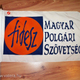 Illustration for article titled A kiábrándult aktivista eladja a veterán Fidesz-zászlót a Vaterán